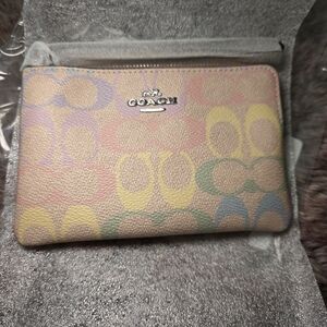 SOLD PN DEPOP - Coach Corner Zip Wristlet